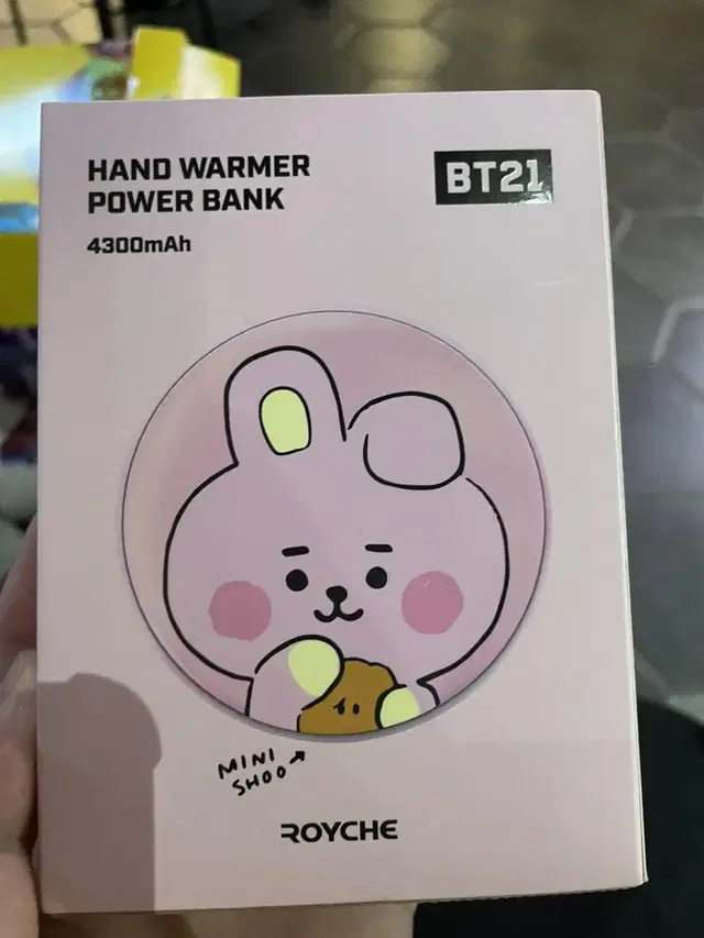 BT21 손난로 겸 보조배터리 팝니다 새상품 미개봉입니다. 원가 3만원