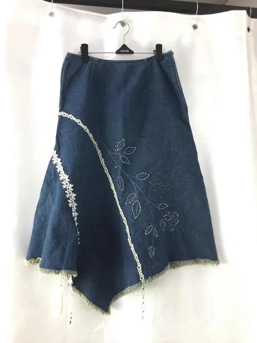 Vintage Y2K cubic jeans skirt