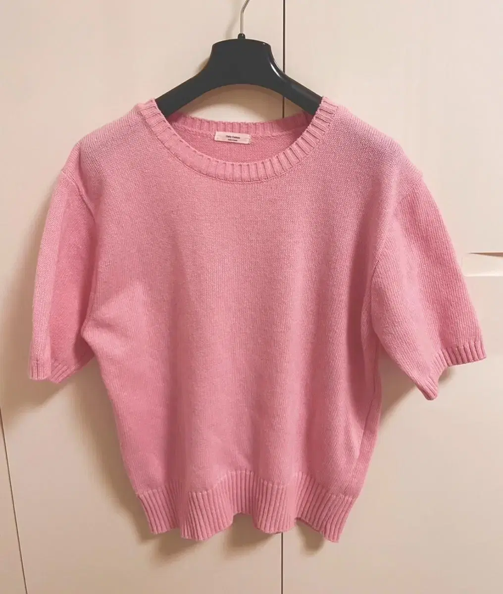 (Purpleia/18,000 won) Pink short-sleeved knit (cotton 30, polyester 60, nylon 10)