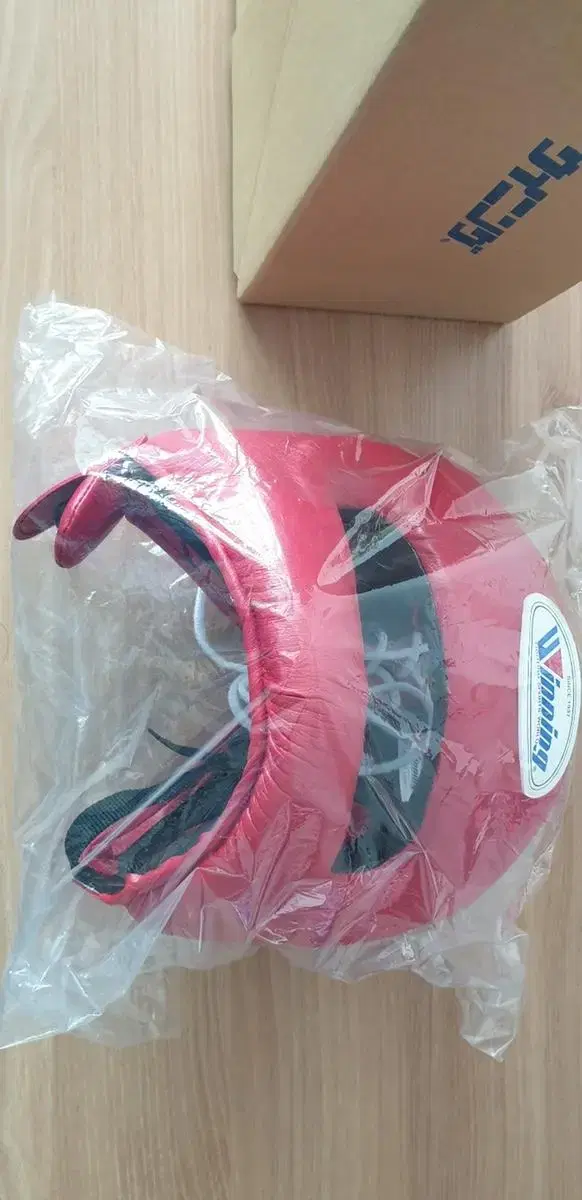 (M)Winning Full Face Headgear Red sells.