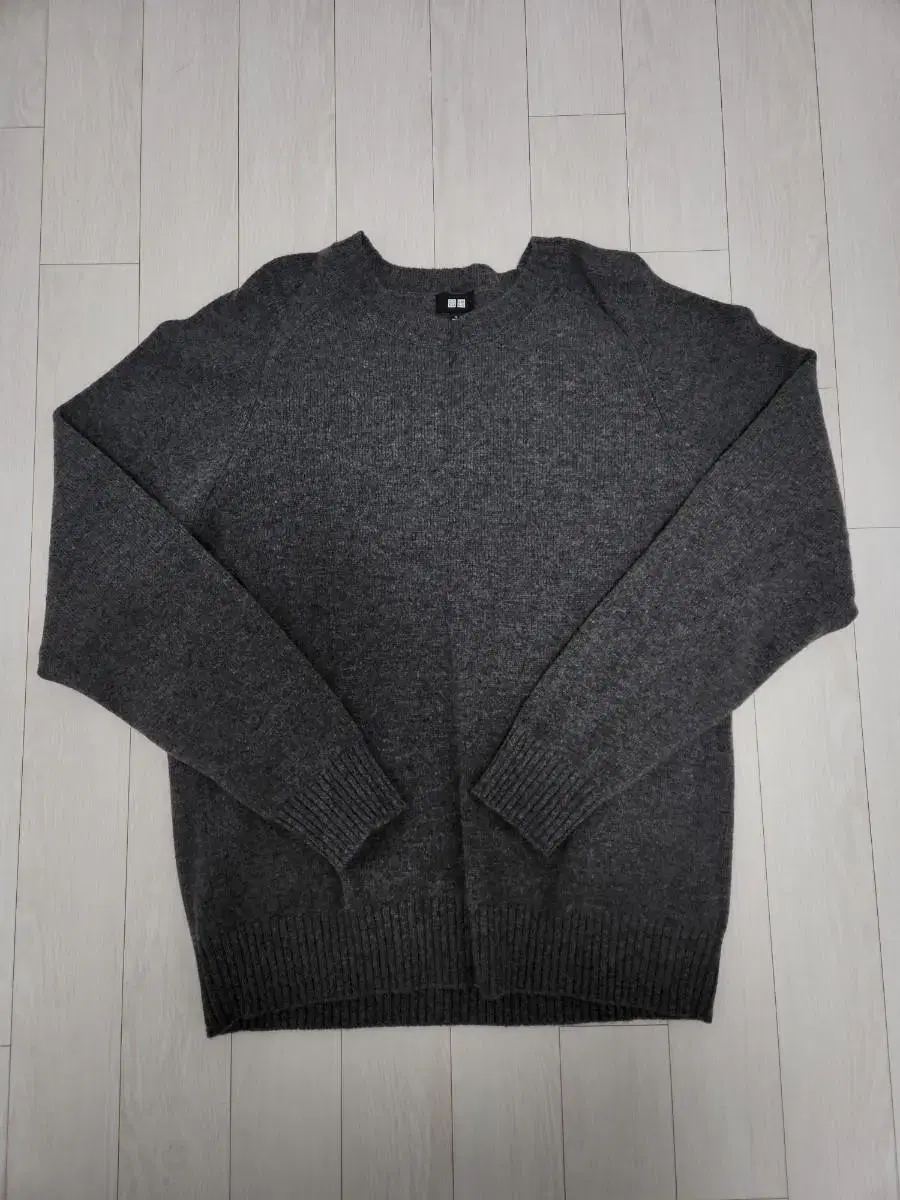 Uniqlo Premium Lambswool Crew Neck Sweater Knit