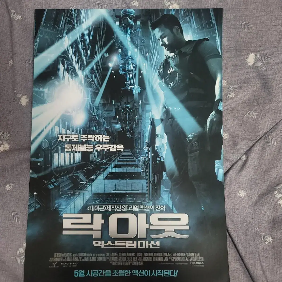 Lockout Extreme Mission Movie poster Brochure