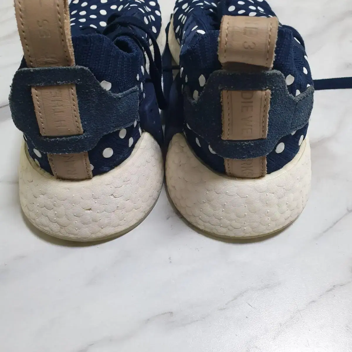 아디다스 NMD R2 프라임니트PK도트 런닝화 사이즈 245