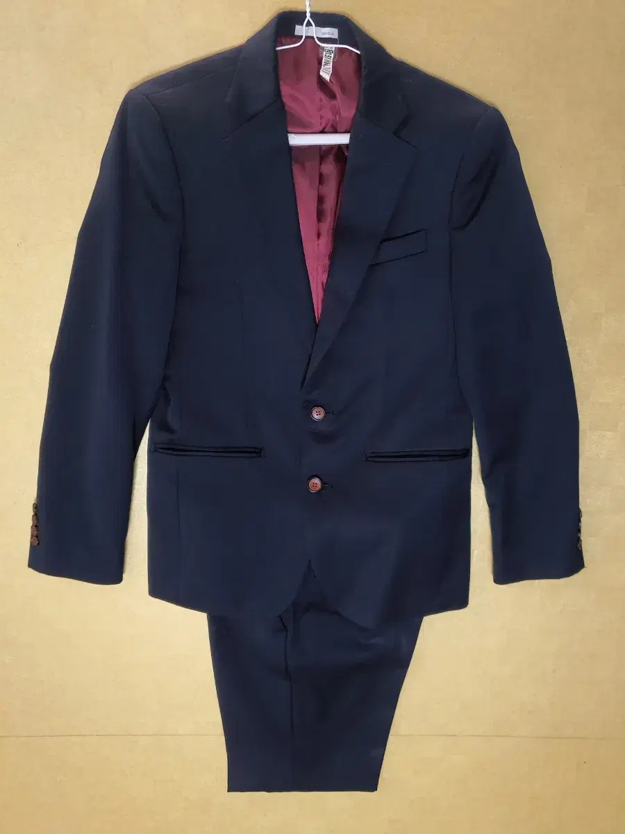 Sells Gio Gia suits.