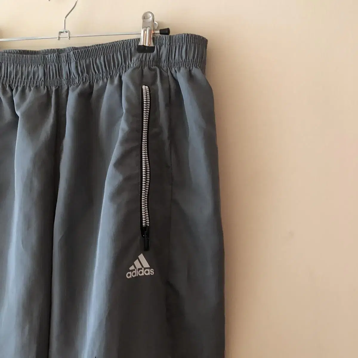 Vintage Adidas charcoal Sweatpants sho