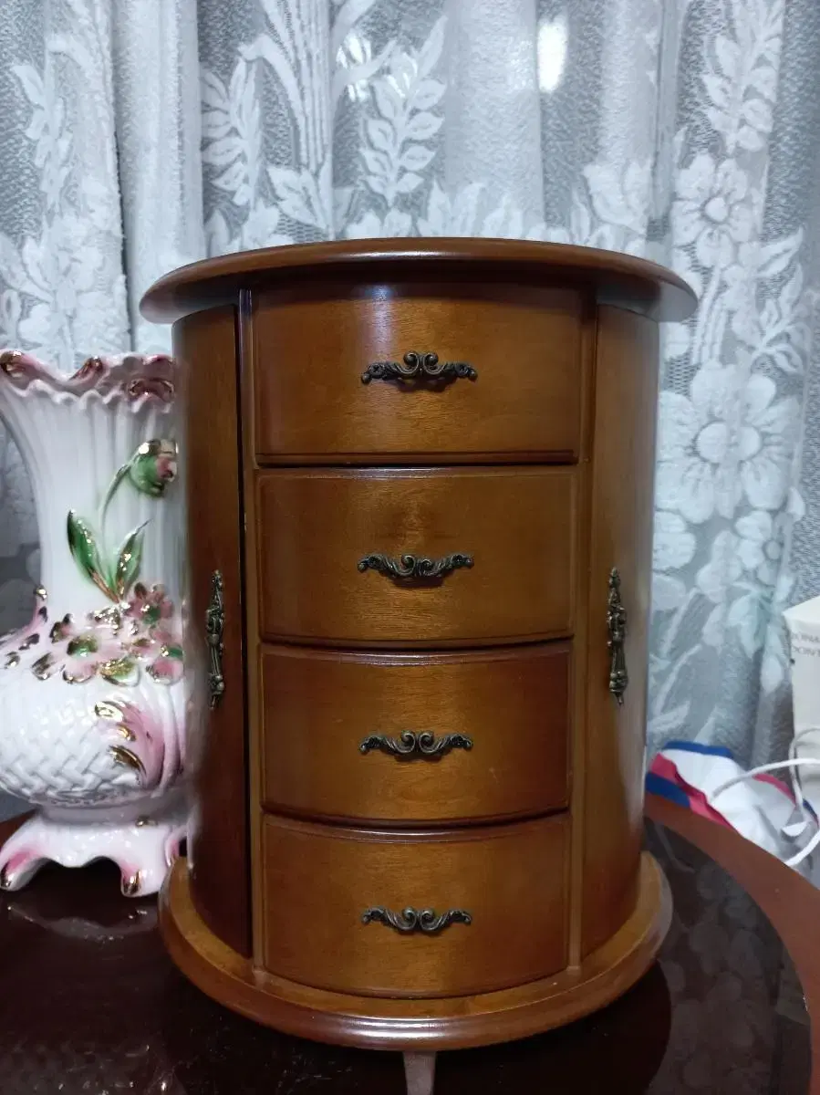 Jewelry box (4 photos)