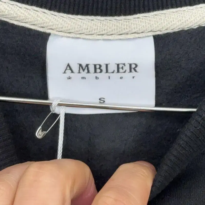 [새상품]AMBLER 프린팅 맨투맨 S