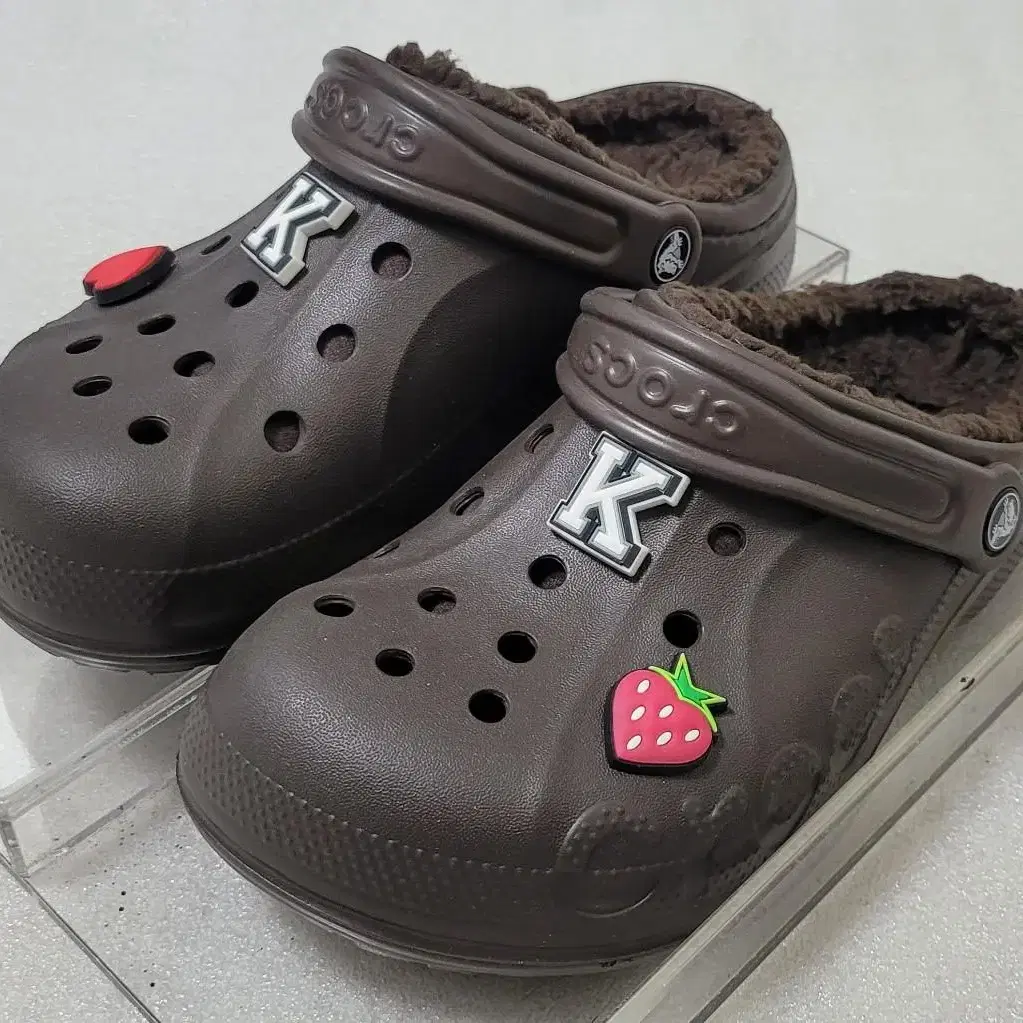 [새상품] 크록스 CROCS 기모 방한 슬리퍼 여성주니어용 235~240