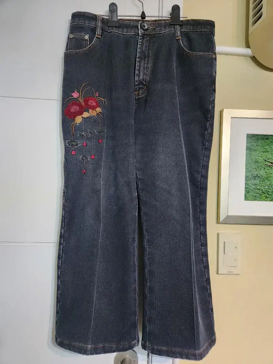 Women's embroidered jeans