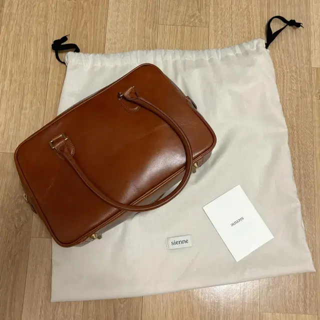 시엔느 Avenu Leather Bag