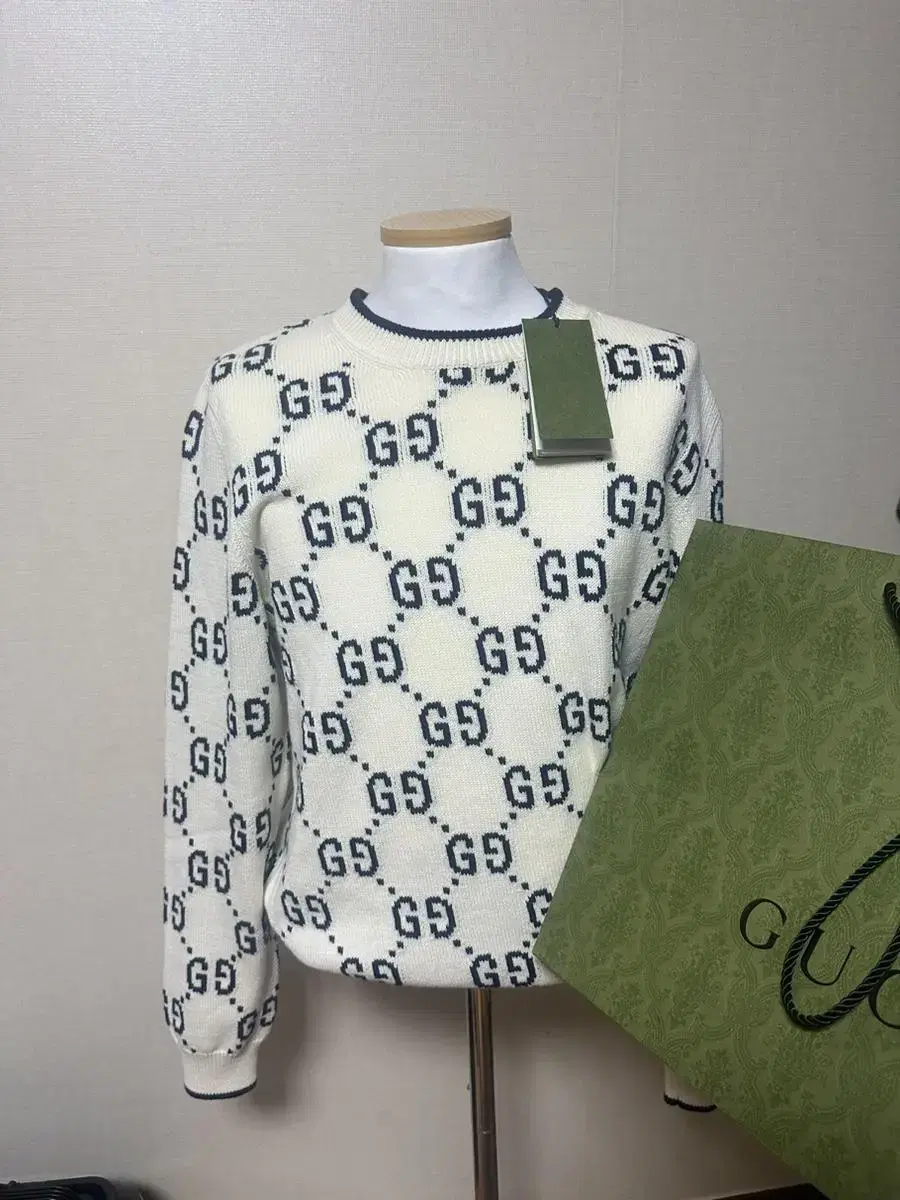 (네고absolutex) Gucci Knit GG Logo New White Edition L size new