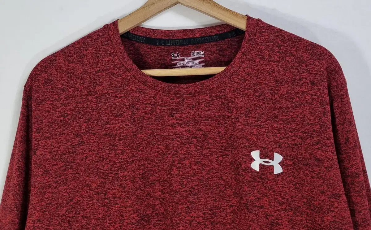 XL ) Under Armour Red Performance Long Sleeve Tee