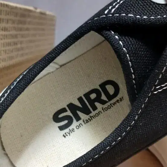 SNRD 여성 키높이 밴딩 스니커즈 4cm 250 새제품