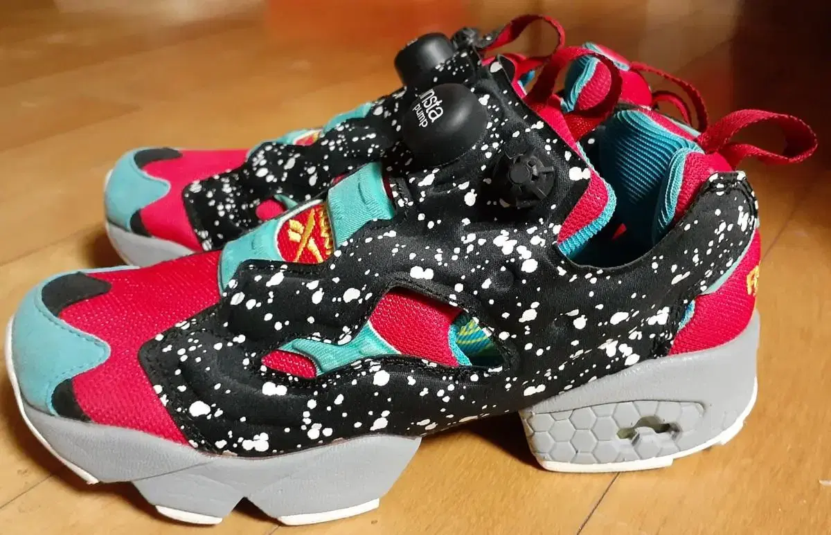 230 Reebok InstaPump Fury V66114