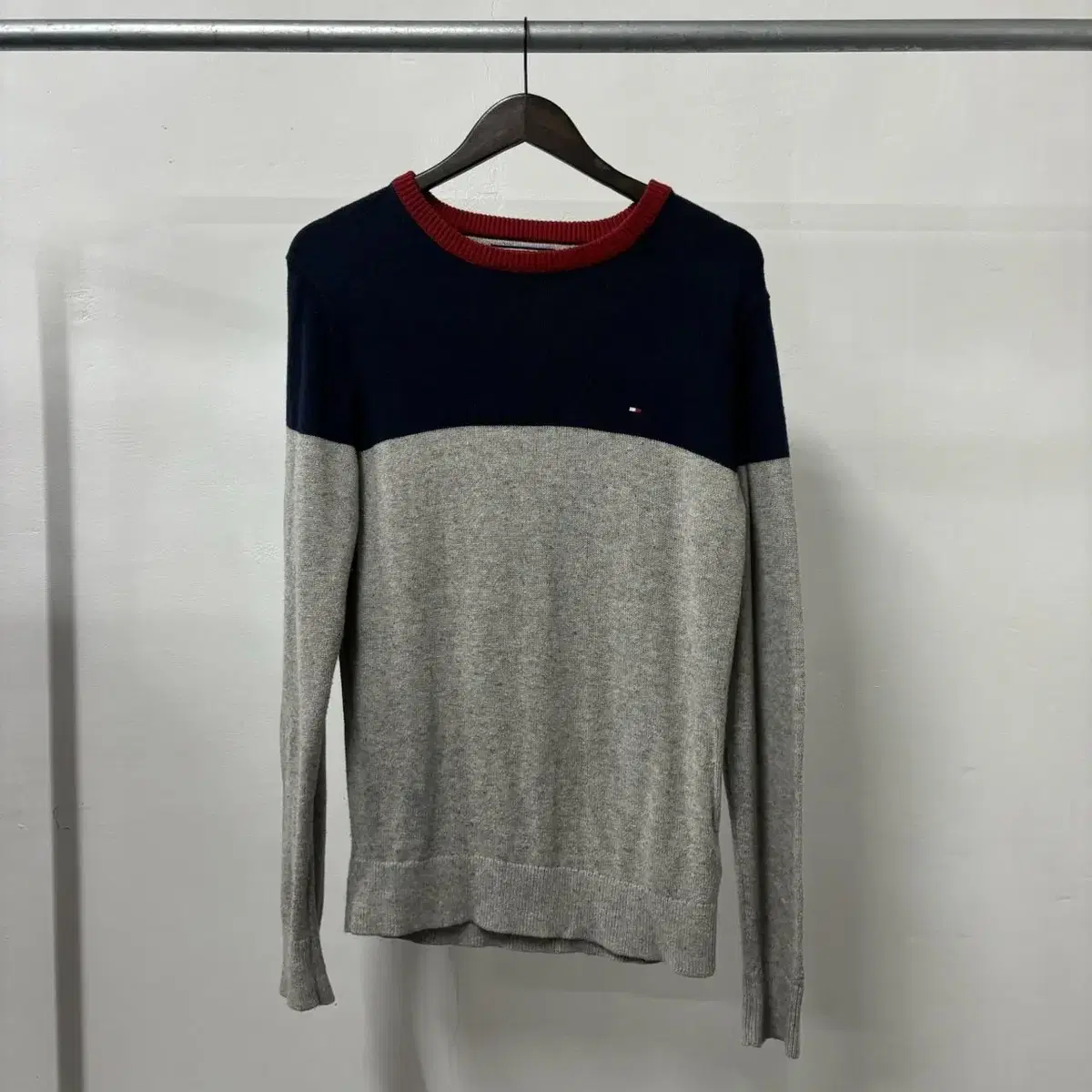 Tommy Hilfiger Logo Colorblocked Wool Knit(90) Quick sale