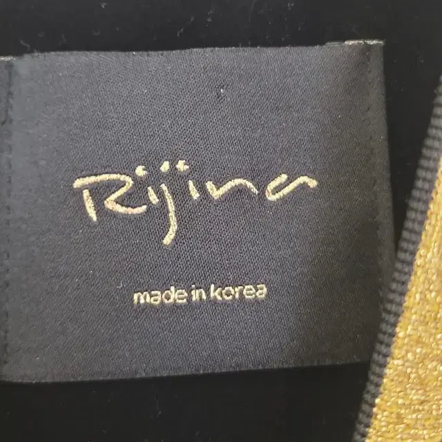 Rijina 벨벳 크롭자켓