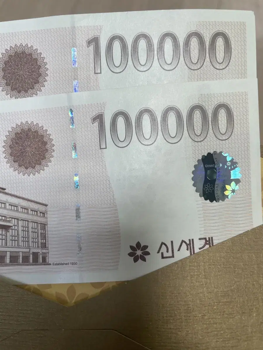 Shinsegae Department Store gift certificate worth 200,000 won