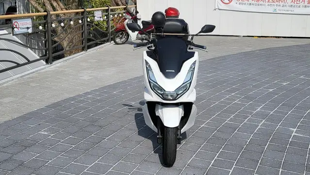 (부산) 오토바이 혼다 pcx125 22(2022)년식 판매합니다.