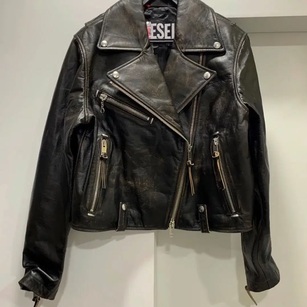 Diesel(off-centre zipped leather jacket)