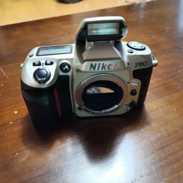 f60 nikon 필름카메라 팝니다.