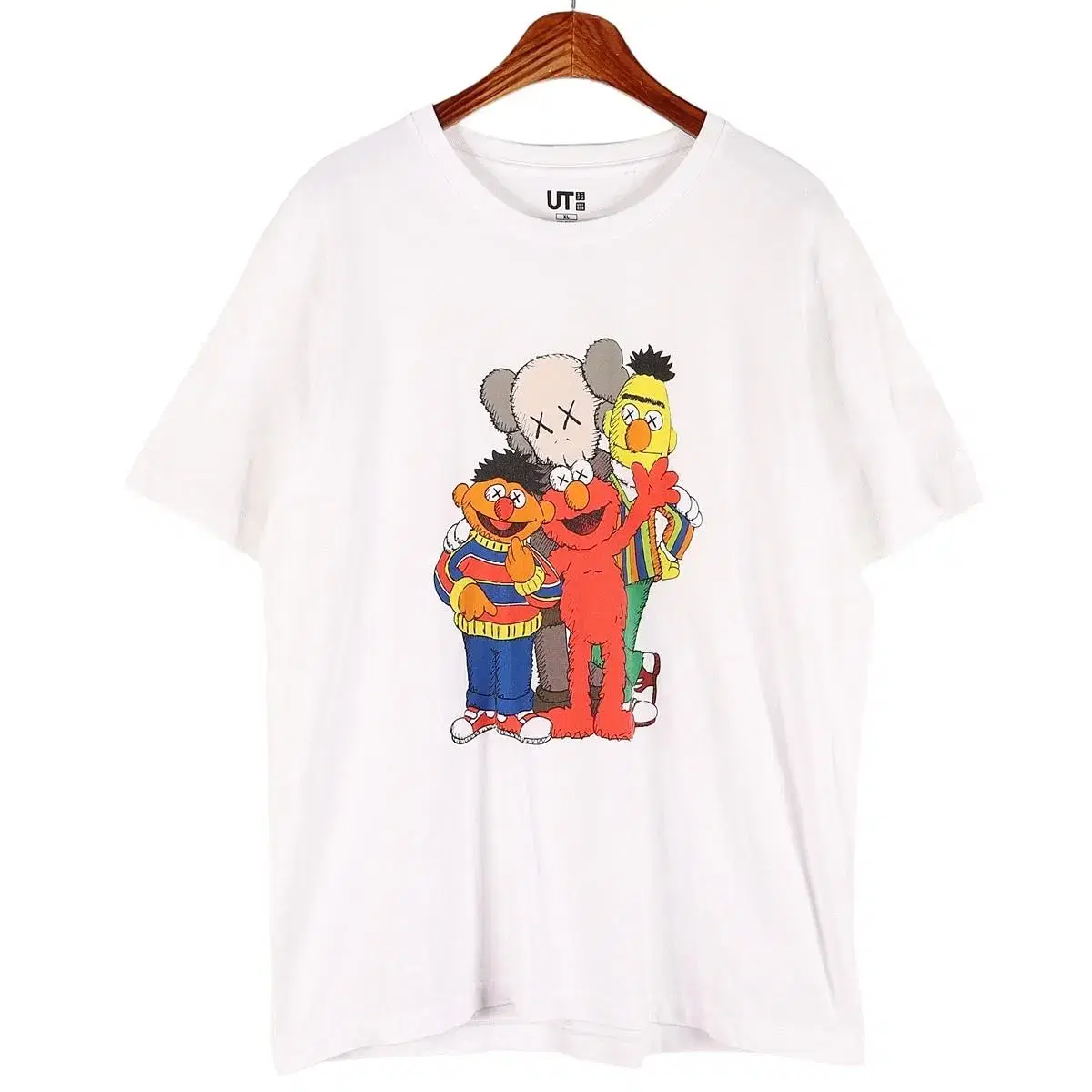 UNIQLO X KAWS Short-sleeved T-shirt