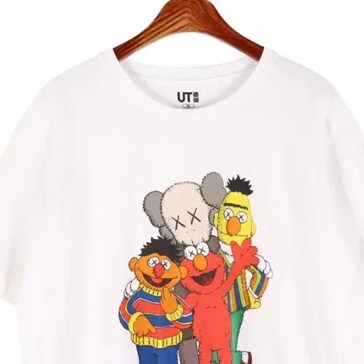 유니클로 X 카우스(UNIQLO X KAWS) 반팔 티셔츠