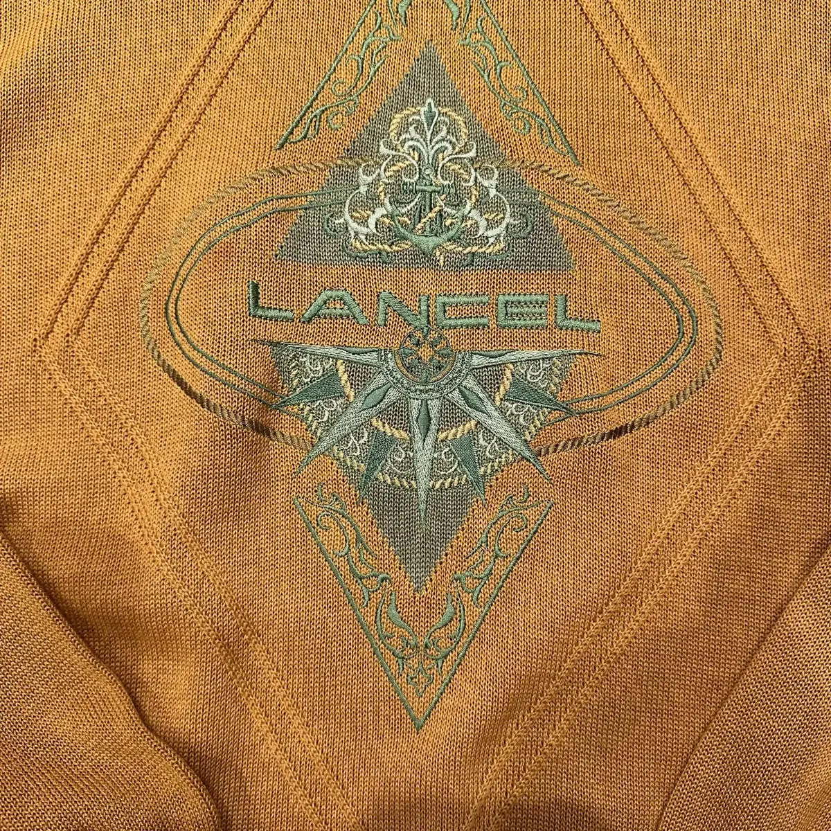 (END) LANCEL 주황색 라운드넥 자수 니트