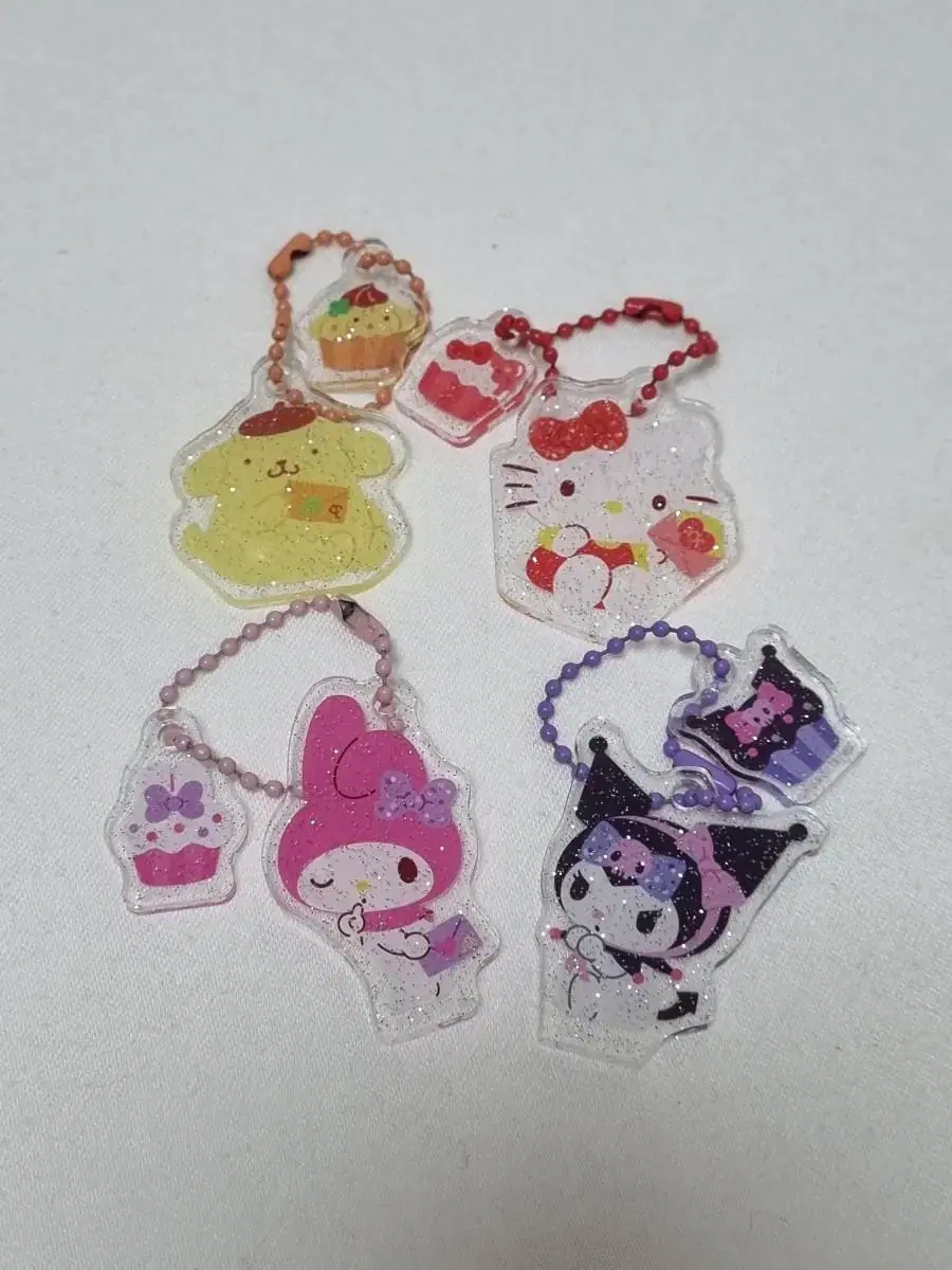 Bulk) Sanrio Kuromi My Melody Kitty Pompompurin Seven-Eleven Poppy Keyring