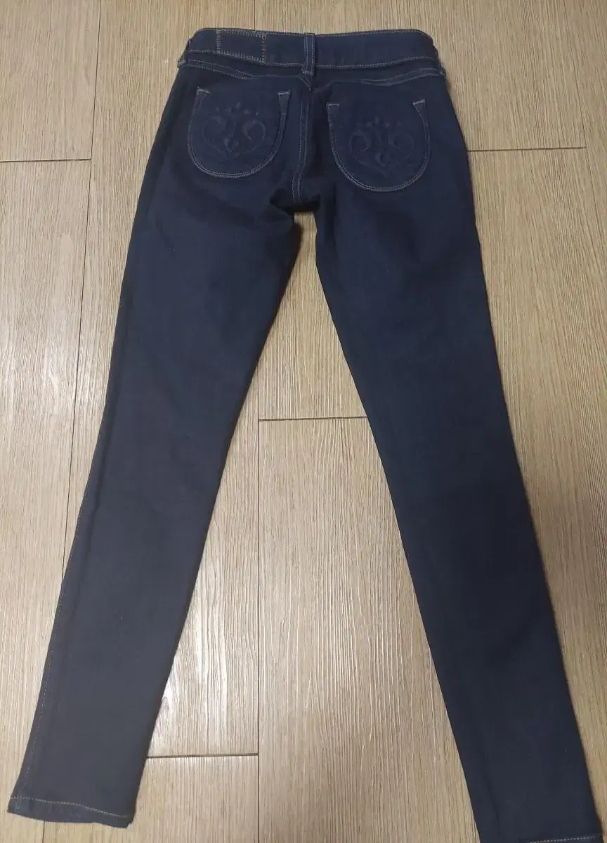 siuey jeans size S in good condition