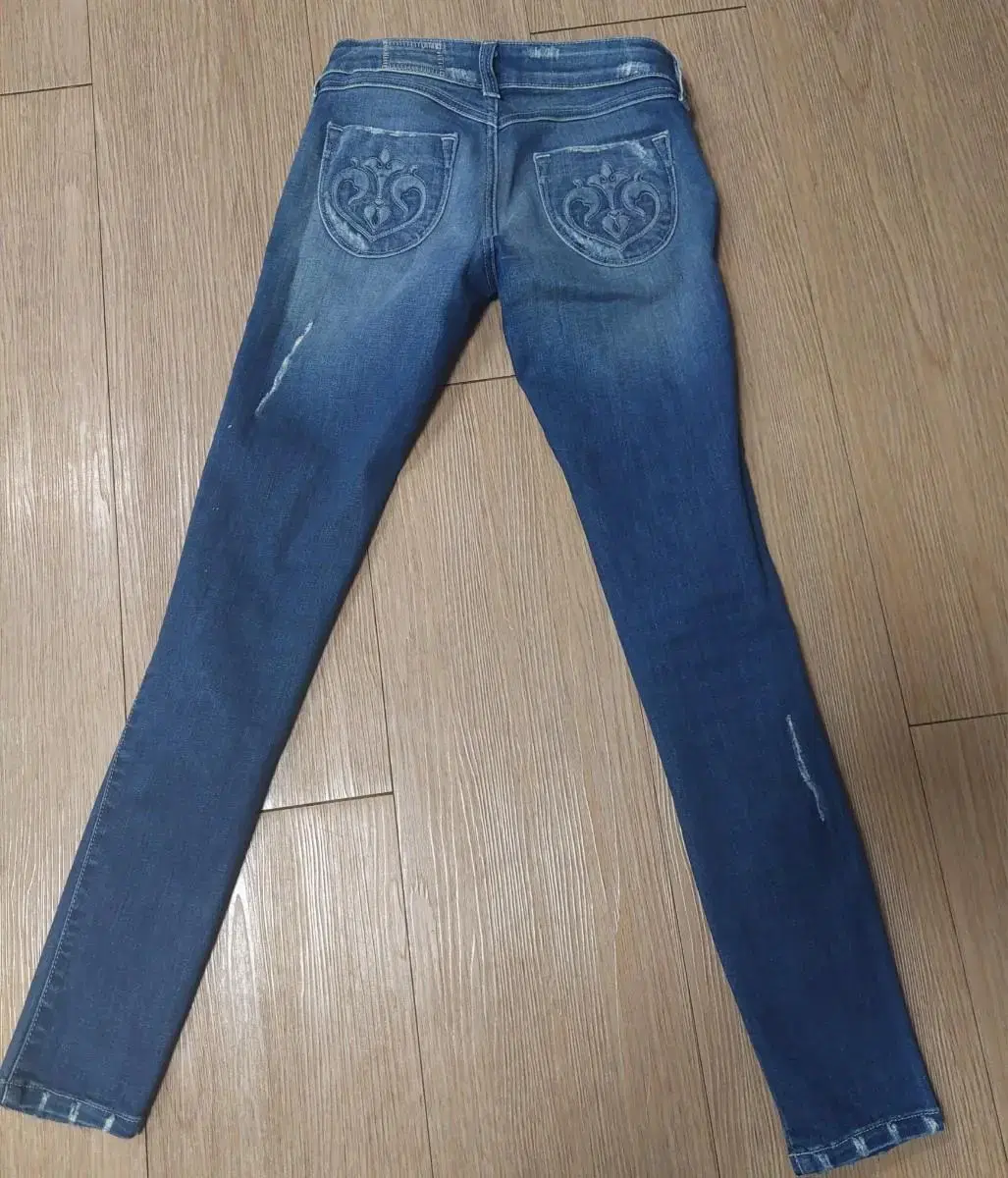 siuey jeans size S in good condition