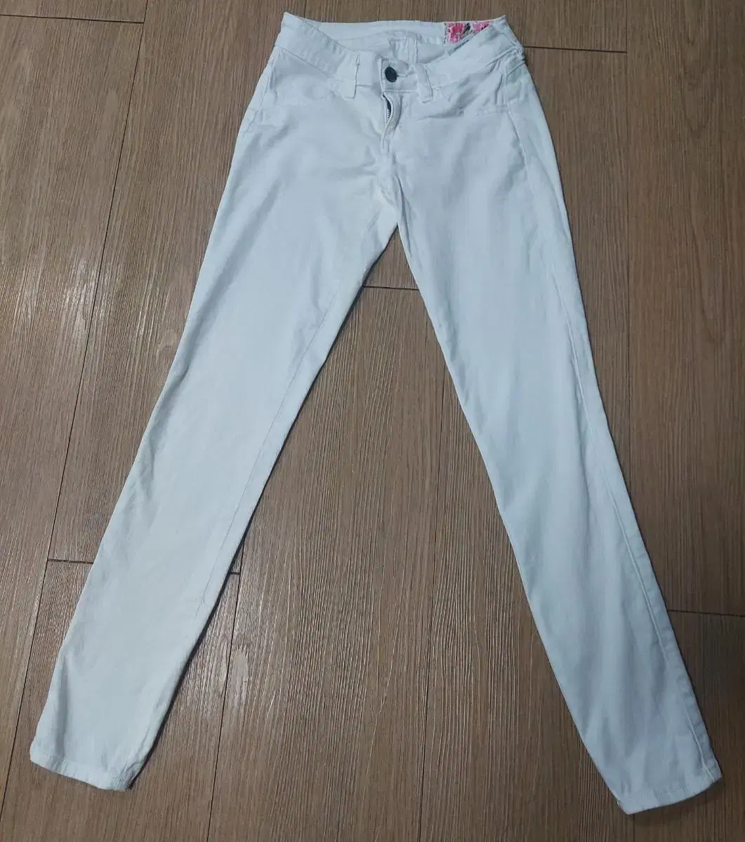 SIUEY white jin jeans size S in good condition