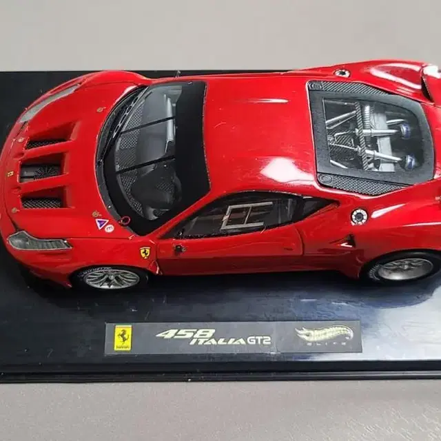 1:43 HOTWHEELS FERRARI 458 ITALIA GT2