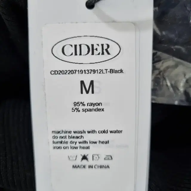 [새상품] M 샵사이다 CIDER 스퀘어넥 버튼 크롭 티셔츠