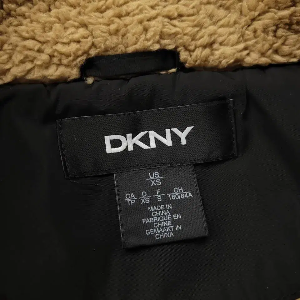 DKNY 디케이앤와이 베이지 암패치 네크비조 플리스 후리스 자켓 WOMA