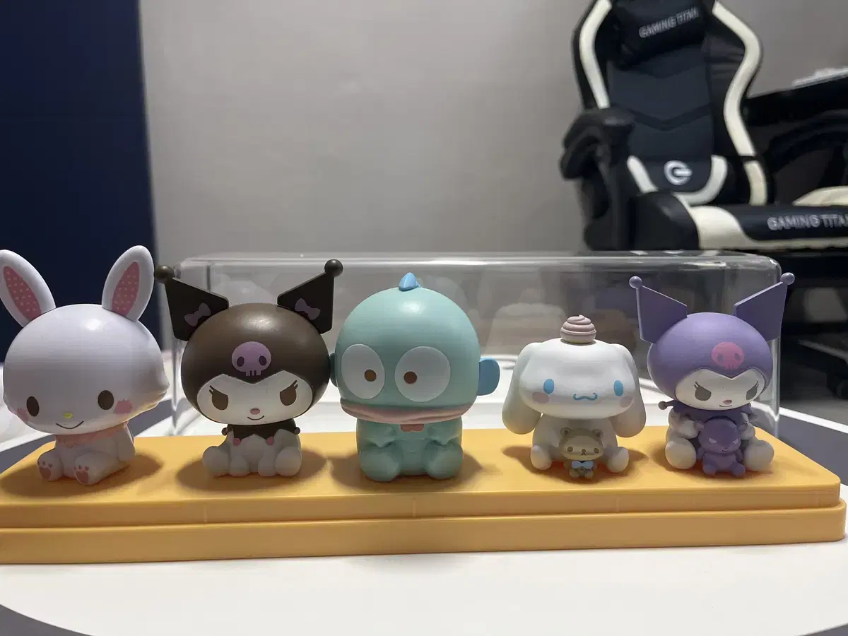 Sanrio Capucchara Figures,Hug Series (Cinnamoroll,Secret Kuromi)