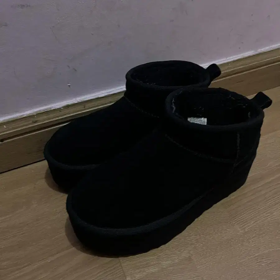 UGG 어그 클래식 울트라 미니 플랫폼 부츠 블랙 230 6W