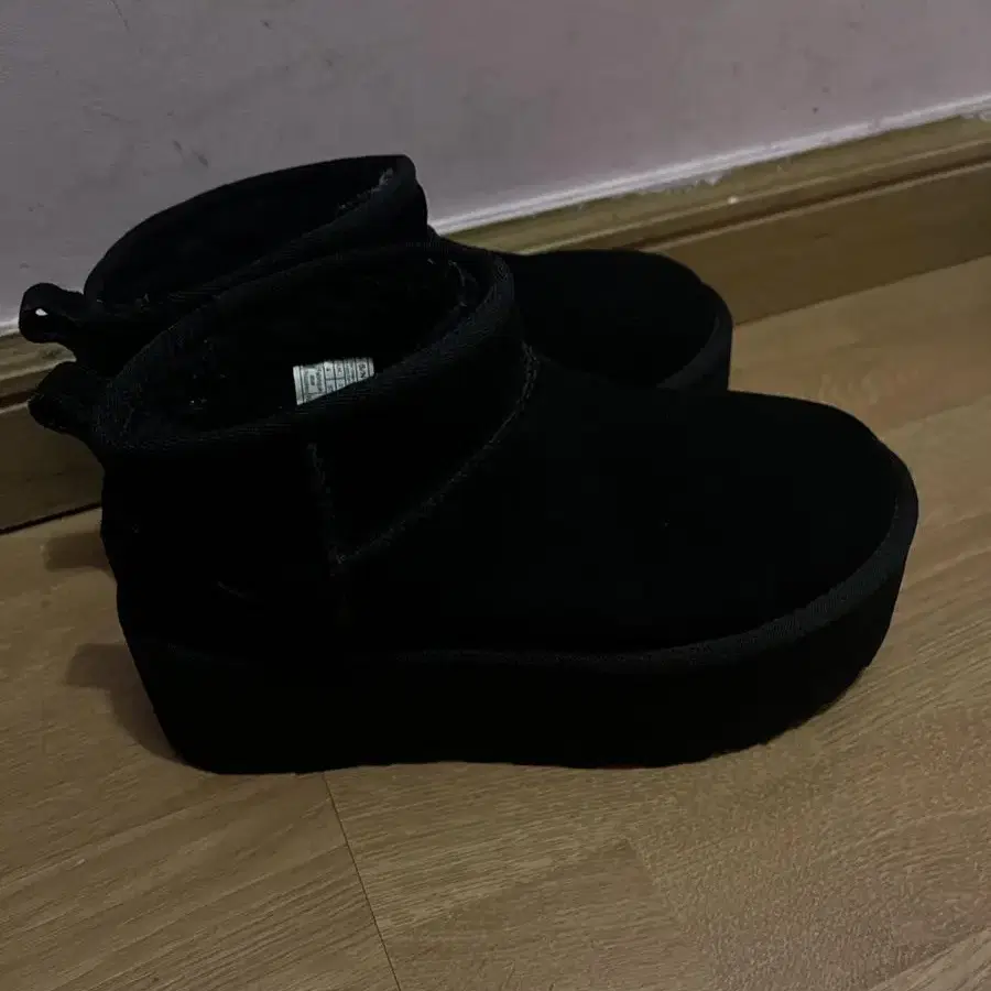 UGG 어그 클래식 울트라 미니 플랫폼 부츠 블랙 230 6W