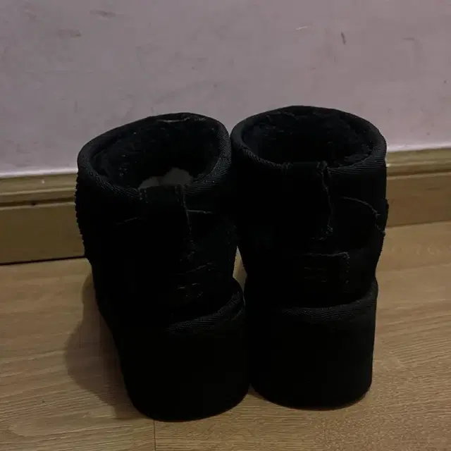 UGG 어그 클래식 울트라 미니 플랫폼 부츠 블랙 230 6W