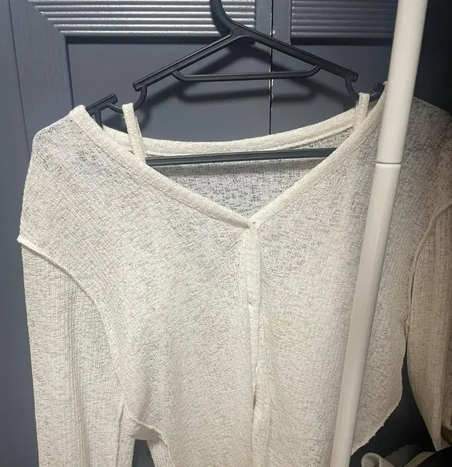 I'm selling a cardigan ( baro, today)