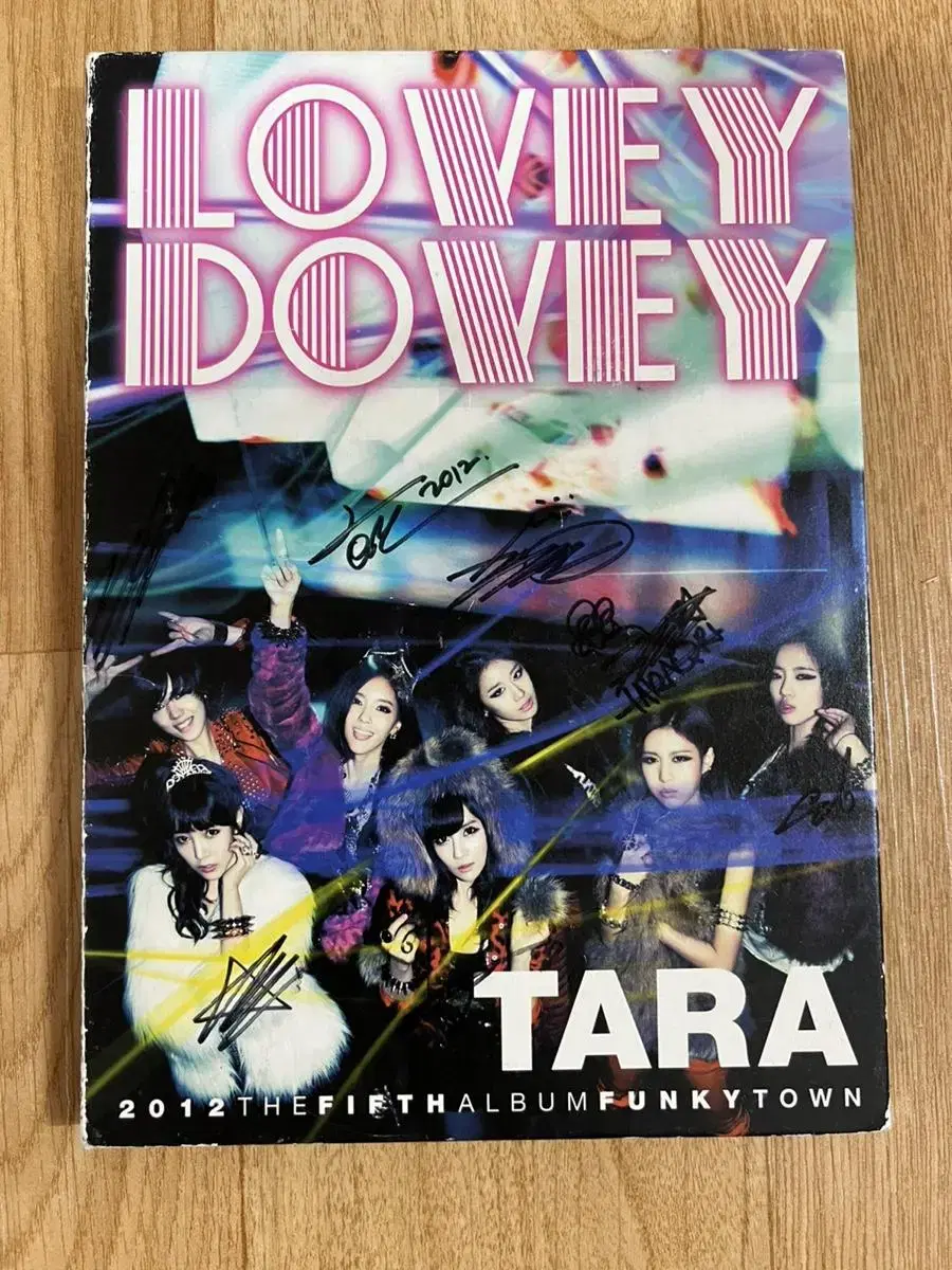 Handwritten by T-ARA sign album