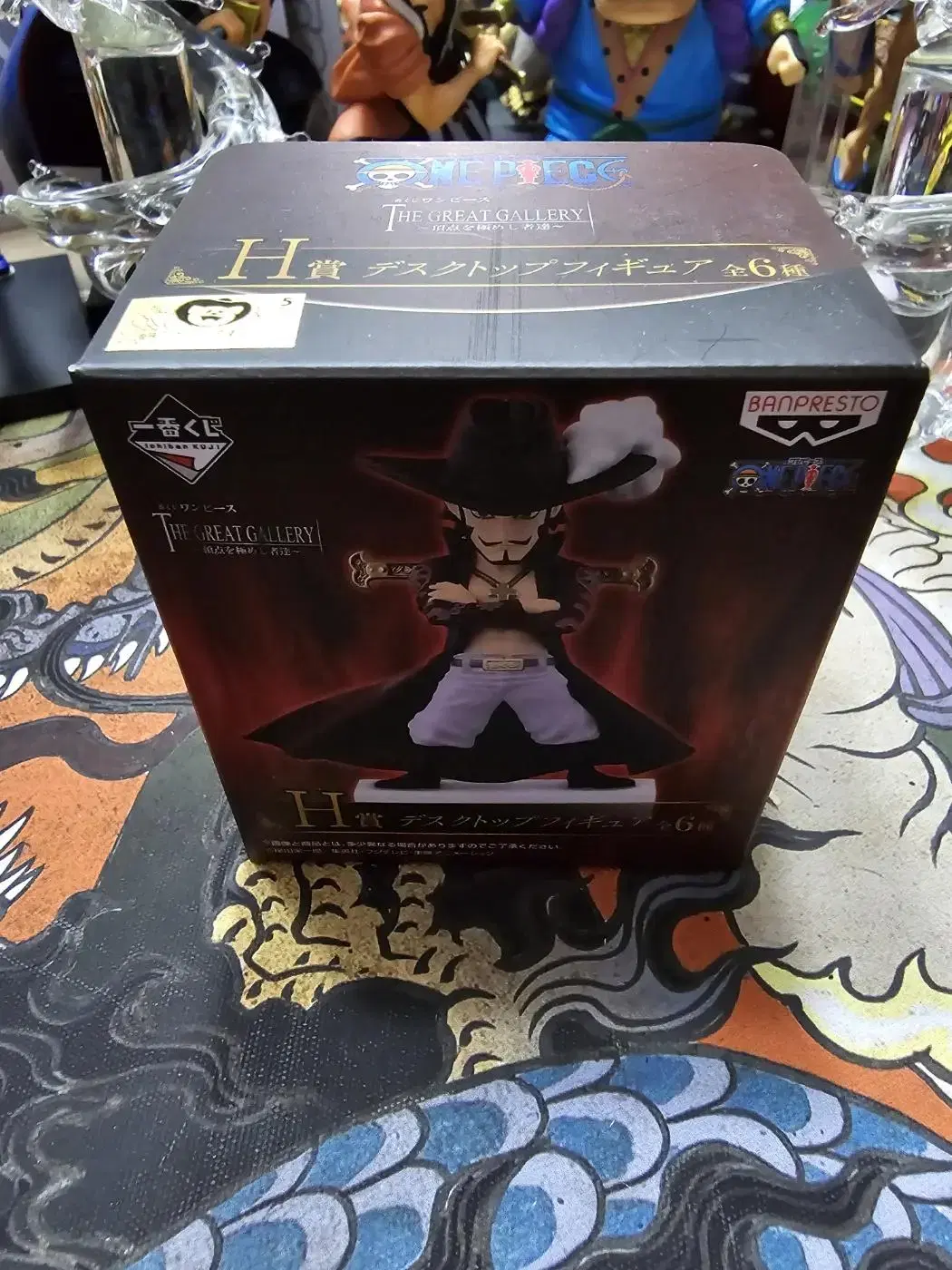 ONEPIECE First Lottery Figure Mihawk sealed Vault