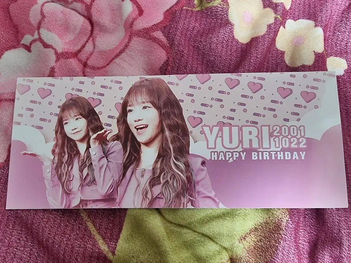 iz*one yuri paper slogan