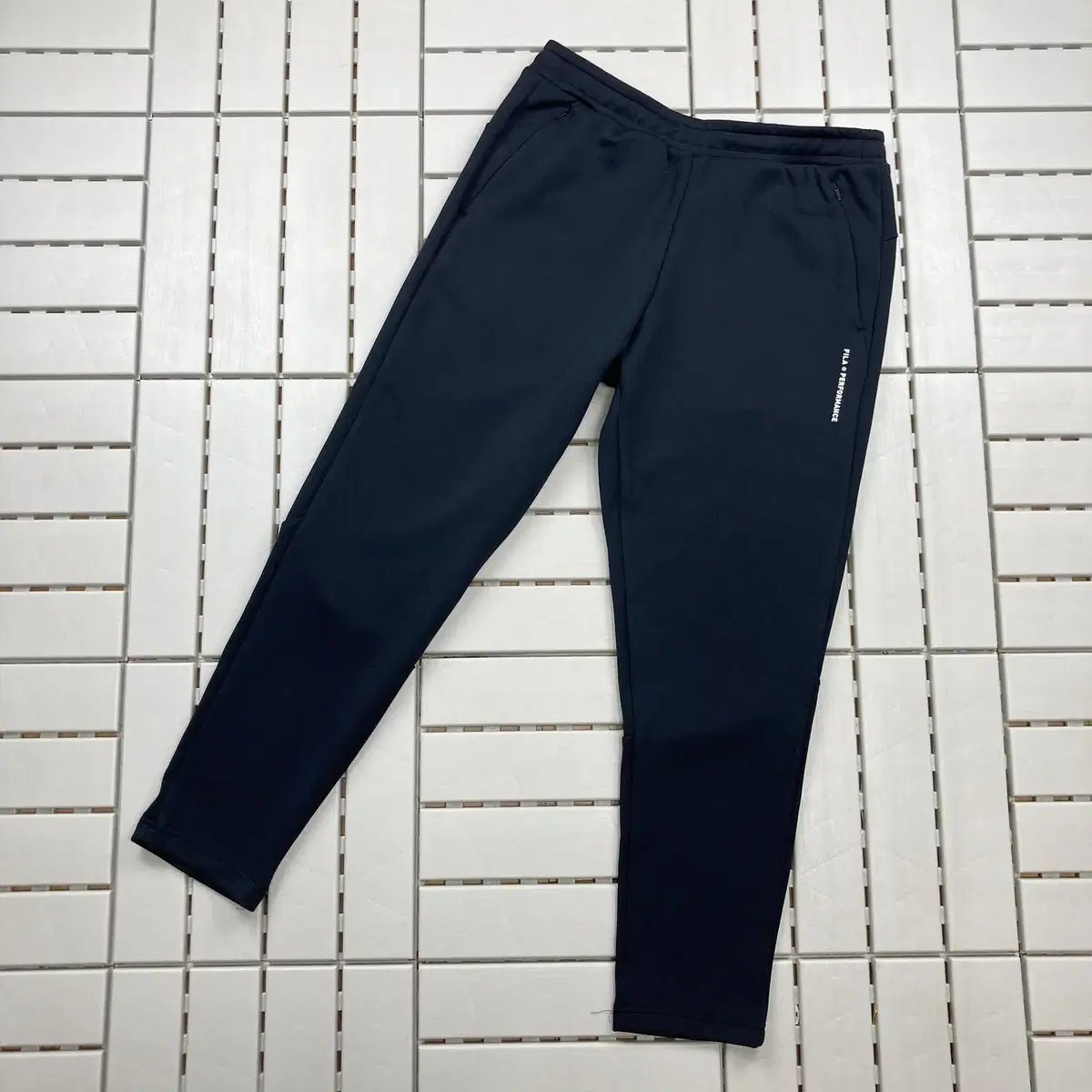 [32-34] New wheela black tapered fit span training pants in black.