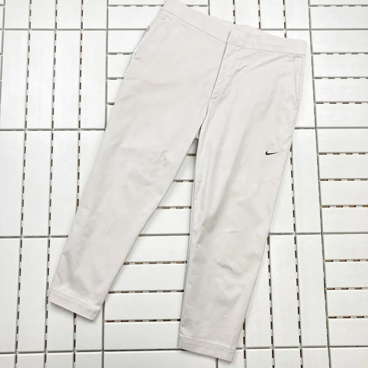 [34] Nike Beige Tapered Fit Span 9-Piece Slacks