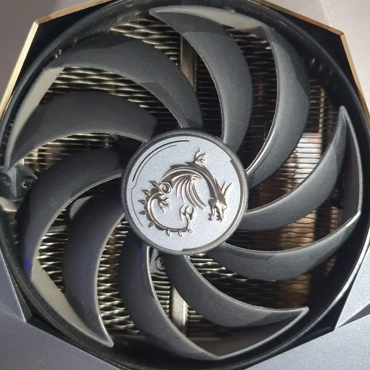 msi 3070ti 슈프림 팝니다.