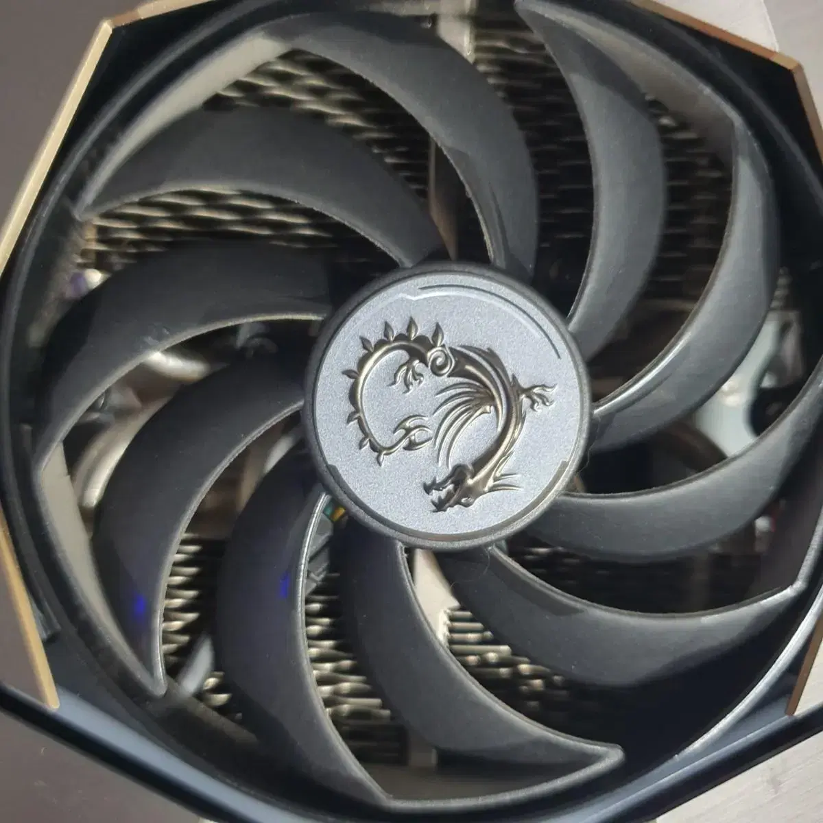 msi 3070ti 슈프림 팝니다.