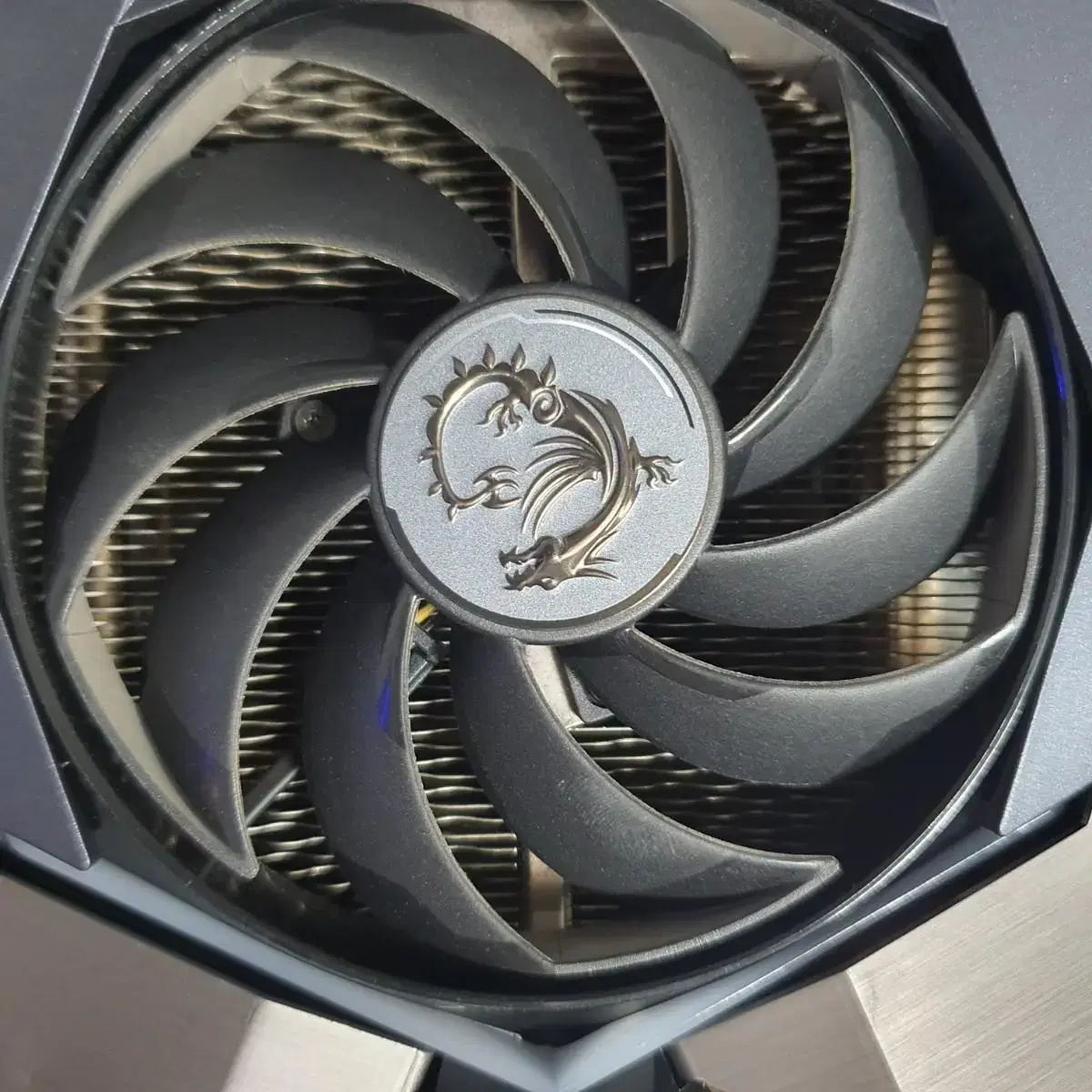 msi 3070ti 슈프림 팝니다.