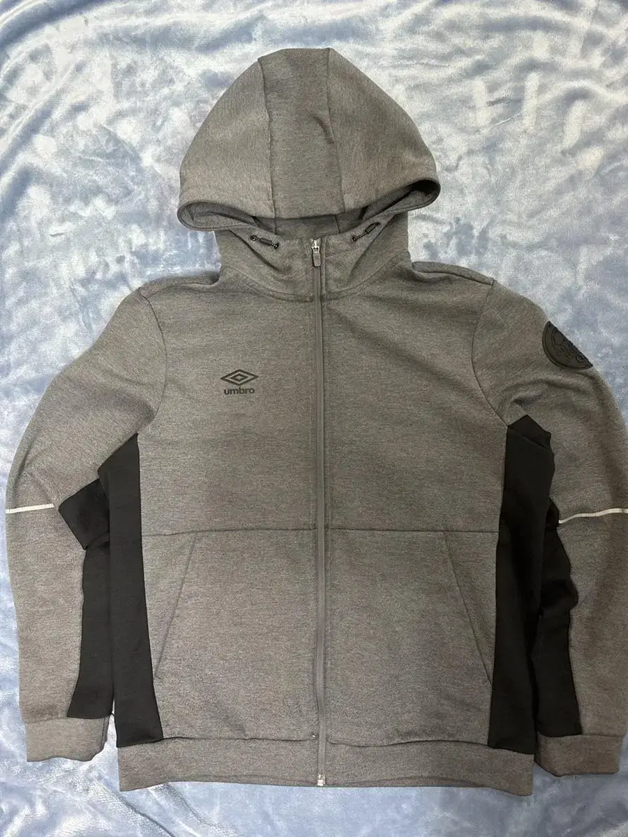 [105] Umbro OOP brushed lined hood zip up