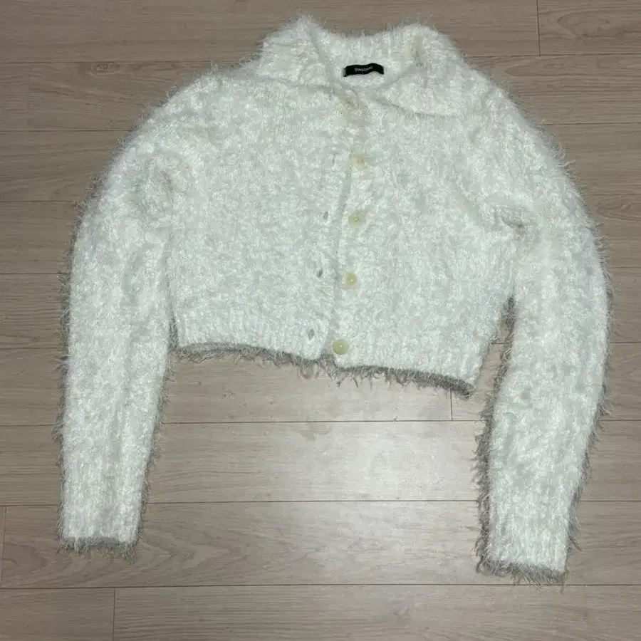 다이애그널 FUZZY KNIT CARDIGAN 퍼지 가디건 화이트