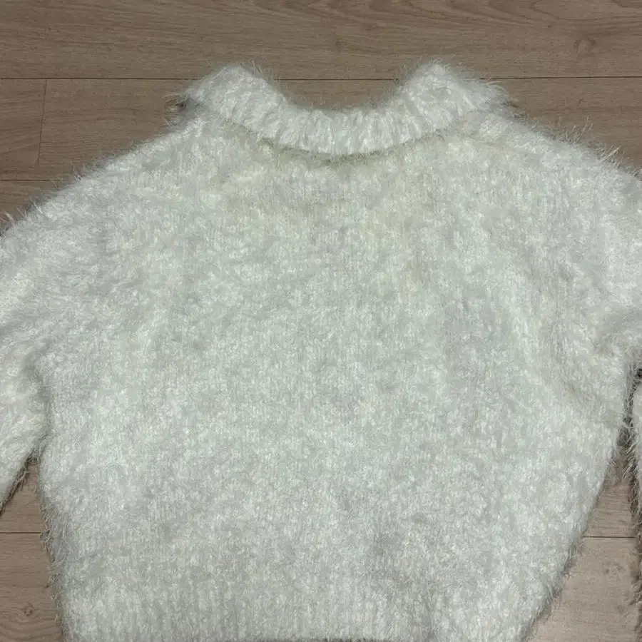 다이애그널 FUZZY KNIT CARDIGAN 퍼지 가디건 화이트